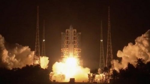 Китай отправил зонд на Луну