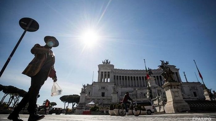 В Италии и Испании запретили путешествовать между регионами на праздники