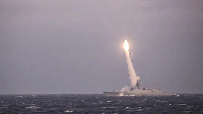 Запуск ракеты РФ Циркон с корабля сняли на видео