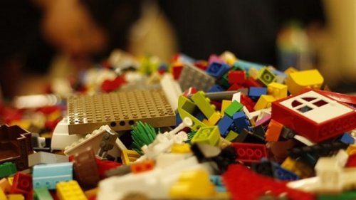 Кубик Лего за месяц: ученые выяснили, сколько пластика съедает человек