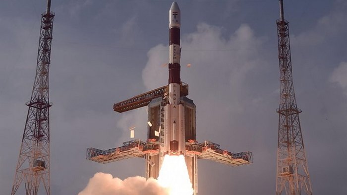 Индия запустила ракету со спутником связи (фото)