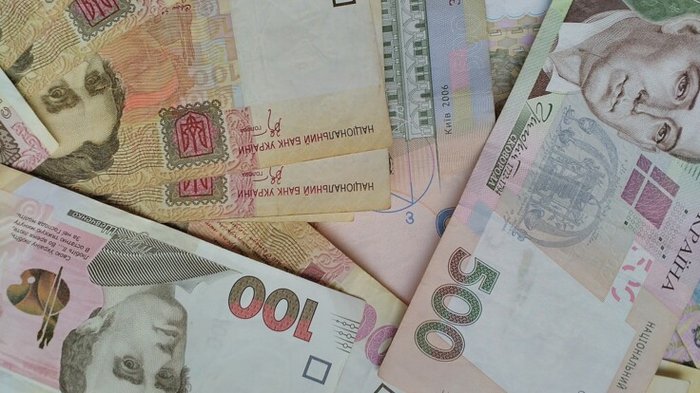 У Зеленского рассказали, сколько каждый украинец заплатит долгов в 2021 году