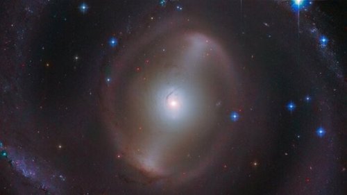 Hubble сделал снимок яркой спиральной галактики