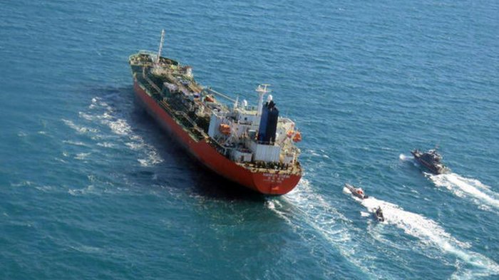 Иран захватил нефтеналивной танкер Южной Кореи: экипаж арестовали