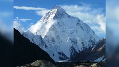 Легендарную вершину К2 впервые покорили зимой. Это сделали альпинисты из Непала: фото