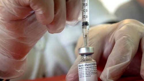 Pfizer сократит поставки COVID-вакцины в Европу