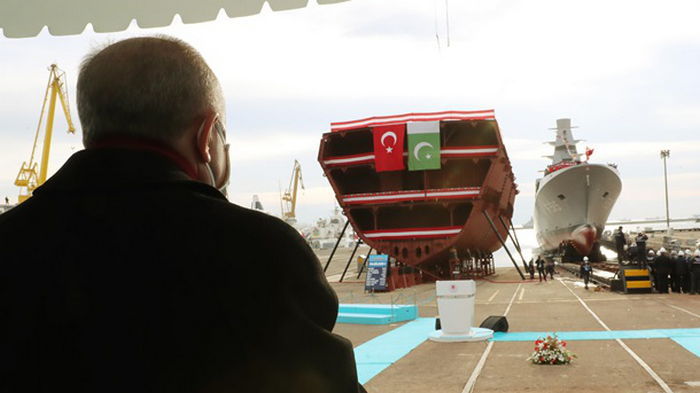 В Турции спустили на воду первый фрегат