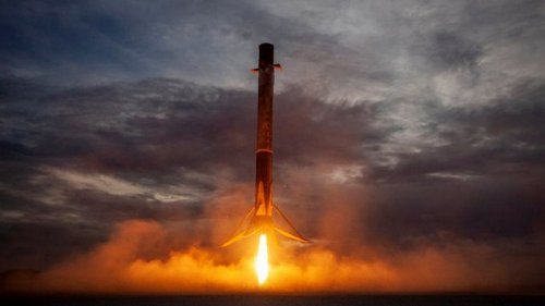 SpaceX отправит до конца года на орбиту четырех туристов