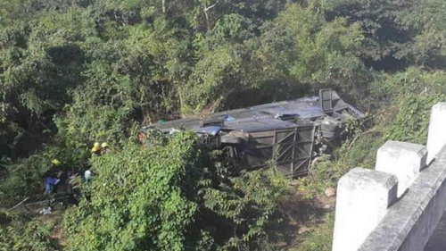 На Кубе в ущелье сорвался автобус, погибли люди