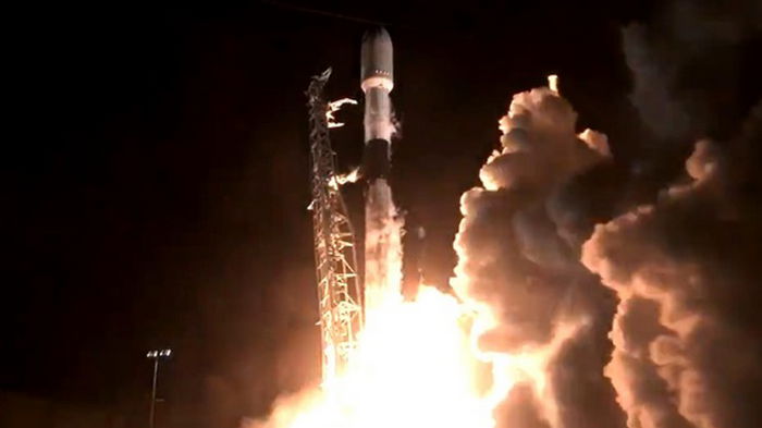 SpaceX запустила на орбиту новую группу спутников Starlink (видео)