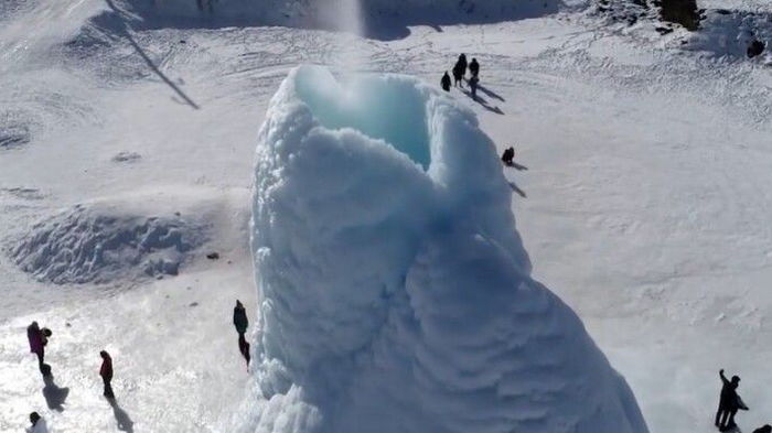 В Казахстане появился ледяной вулкан (видео)