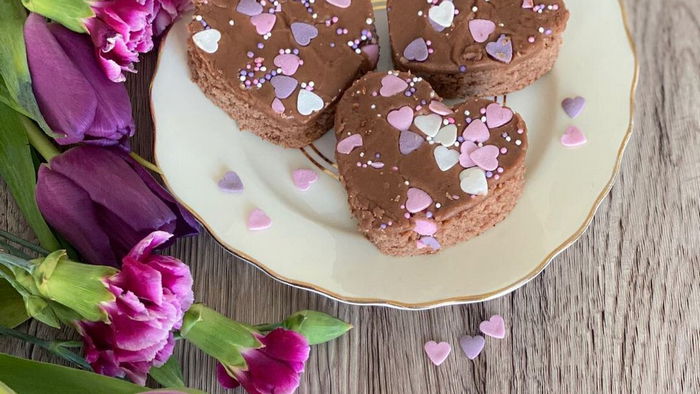 Шоколадный кекс с глазурью мокка: главный десерт Финляндии 14 февраля