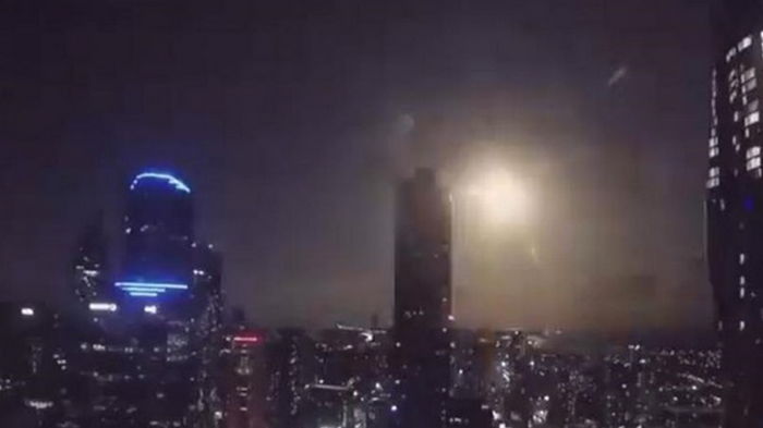 В небе над Мельбурном очевидцы запечатлели огненный шар