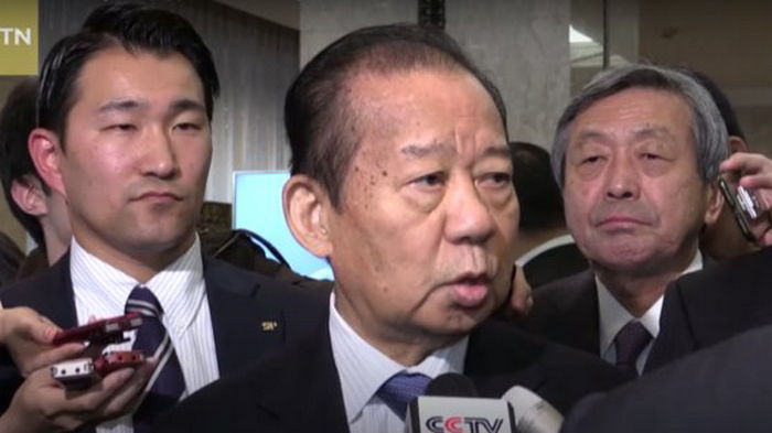 Правящая партия Японии разрешила женщинам присутствовать на важных заседаниях, но молча