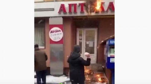 В Ивано-Франковске пожар в аптеке тушили снежками (видео)
