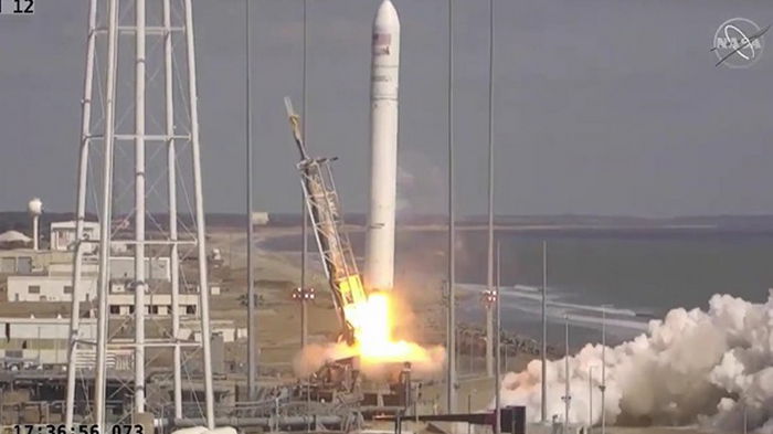 США запустили ракету Antares с грузом для МКС