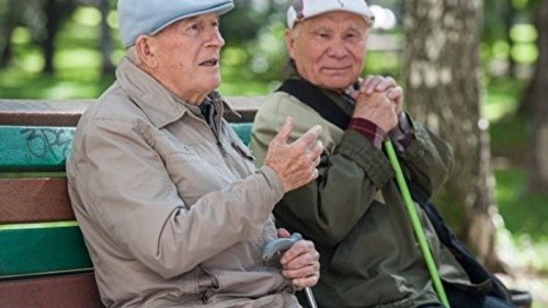 Доплаты пенсионерам 75-80 лет отложили на три месяца