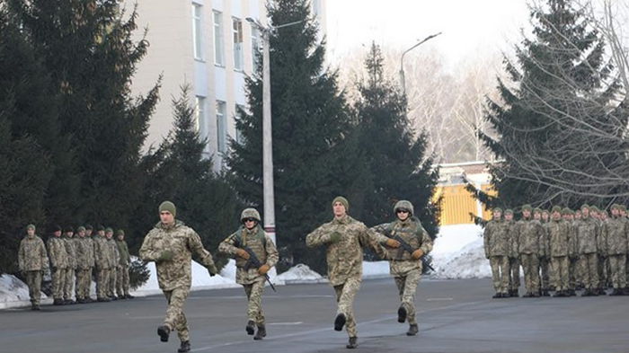 Украинским военным разрешили поднимать ногу ниже во время строевого шага
