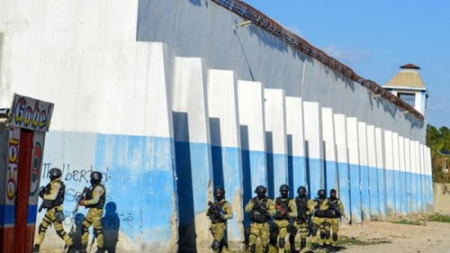 На Гаити при побеге из тюрьмы погибли 25 человек