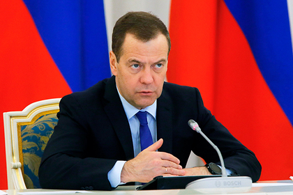 Медведев предложил взять в чиновники инвалидов