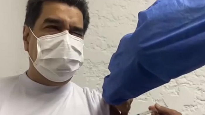 Мадуро сделал прививку вакциной Спутник V