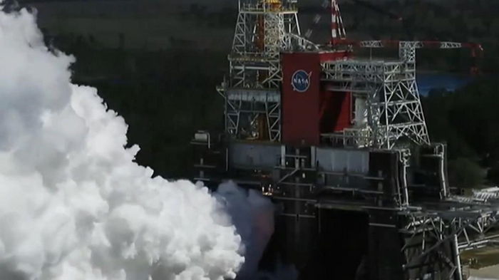 NASA испытало двигатели ракеты для полета на Луну