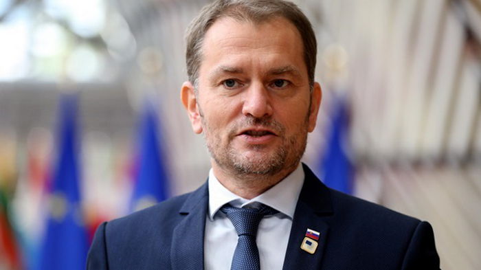 В Словакии премьер согласился уйти в отставку из-за скандала со Спутником V