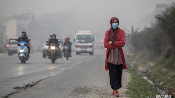 Столицу Непала окутал рекордный смог (видео)
