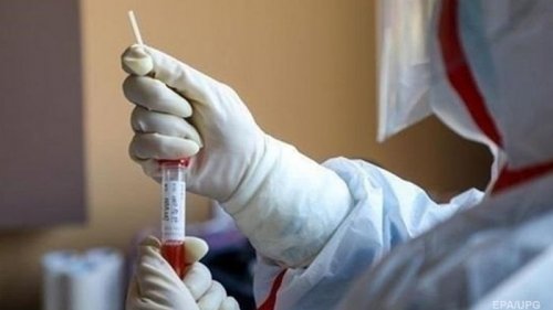 Менее чувствительный к вакцинам: во Франции обнаружили новый штамм COVID