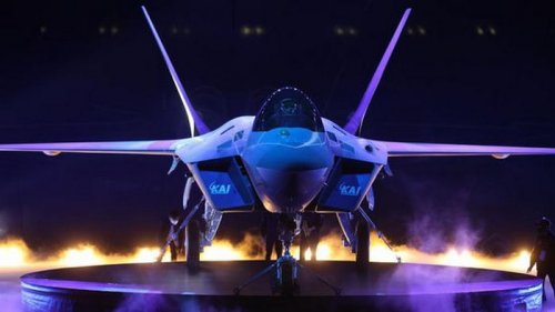 Молодой ястреб: Южная Корея представила прототип истребителя KF-21 – фото
