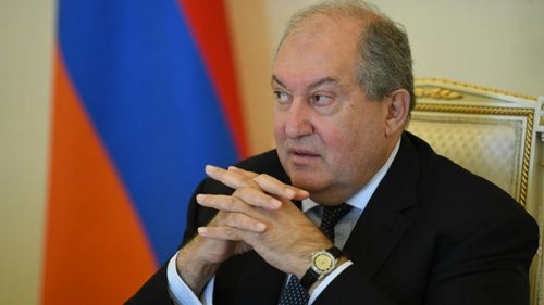 В Армении президент вакцинировался от COVID-19