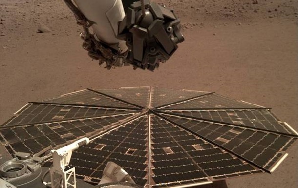 Зонд InSight передал звуки ветра на Марсе