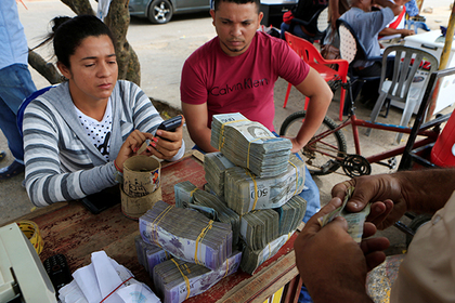 Инфляция в Венесуэле достигла 1 300 000 процентов