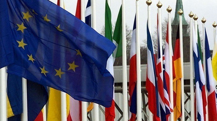Лидеры ЕС проведут очный саммит в мае
