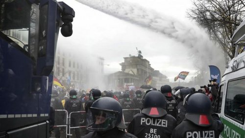 Полицейские разогнали антикарантинные протесты в Берлине