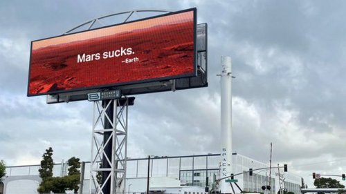 Марс – отстой: Экоактивисты разместили билборд возле штаб-квартиры SpaceX