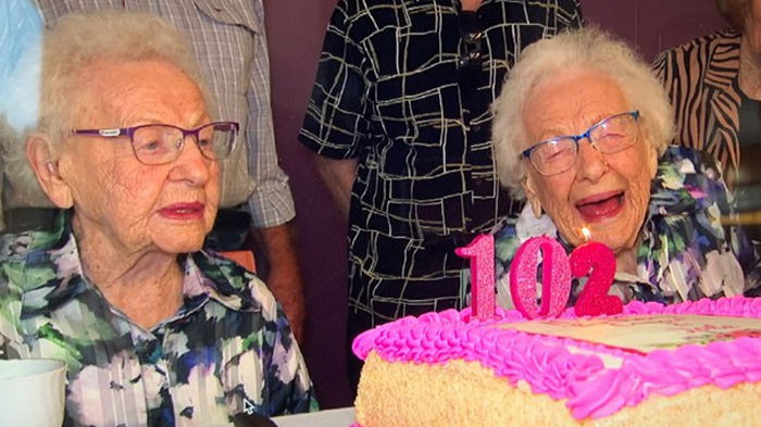 Сестры-близнецы отметили 102 день рождения вместе (фото)