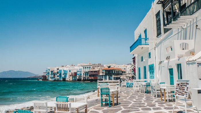 Греция возобновляет работу ресторанов и кафе