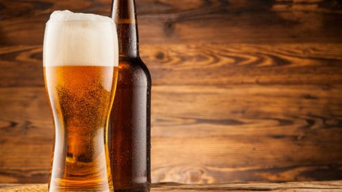 Бокал пива и $30 за укол. Как страны пытаются мотивировать людей вакцинироваться от COVID