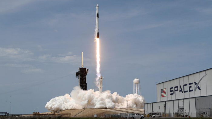 SpaceX идет на рекорд: символический 10-й запуск одной и той же ракеты