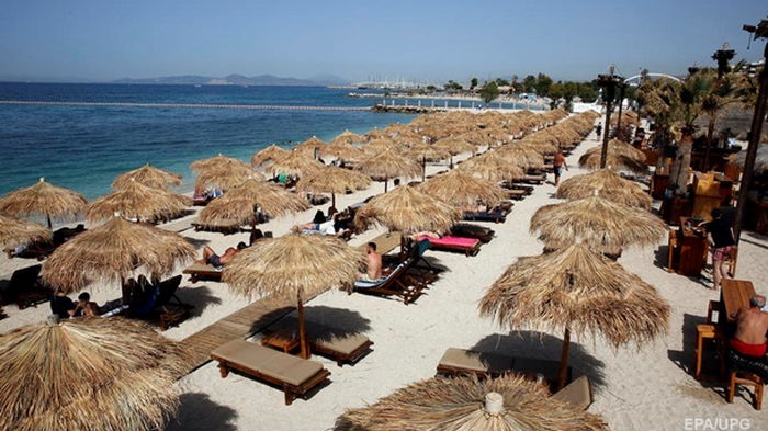 Греция открыла пляжи на особых условиях