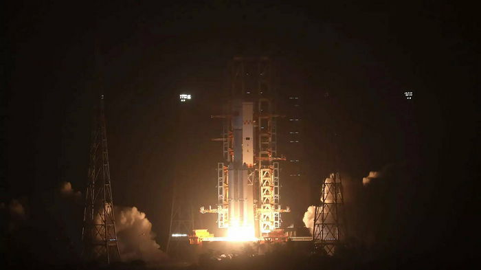 Китай запустил космический грузовик Тяньчжоу-2, впереди стыковка на орбите: видео