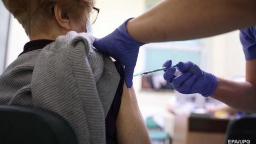 МОН подумывает учителей обязать вакцинироваться