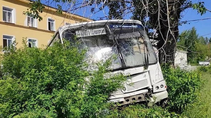 В России автобус сбил насмерть шесть человек на остановке