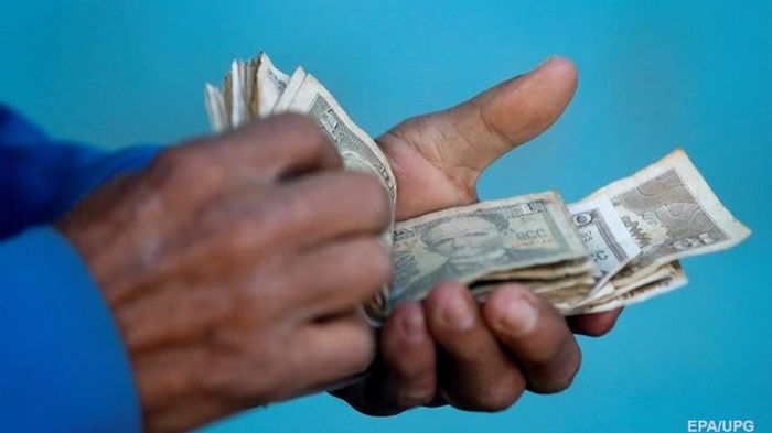 Банки Кубы перестанут принимать доллары США