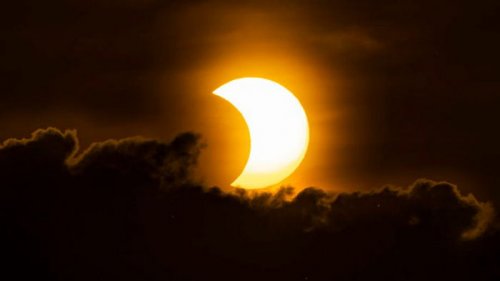 В мире наблюдали кольцевое затмение Солнца (фото)