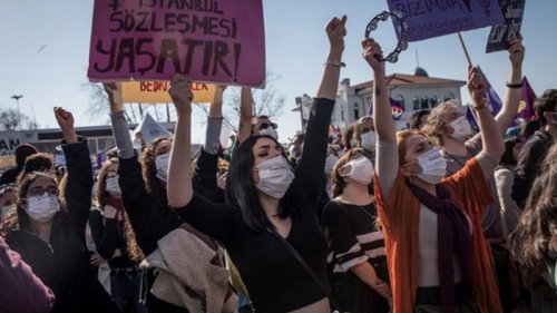 Женщины в Турции вышли на протест из-за Стамбульской конвенции