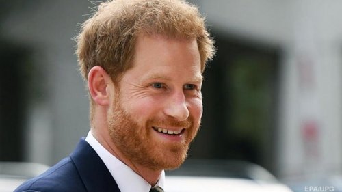 Принц Гарри прилетел в Лондон и увидится с братом – СМИ