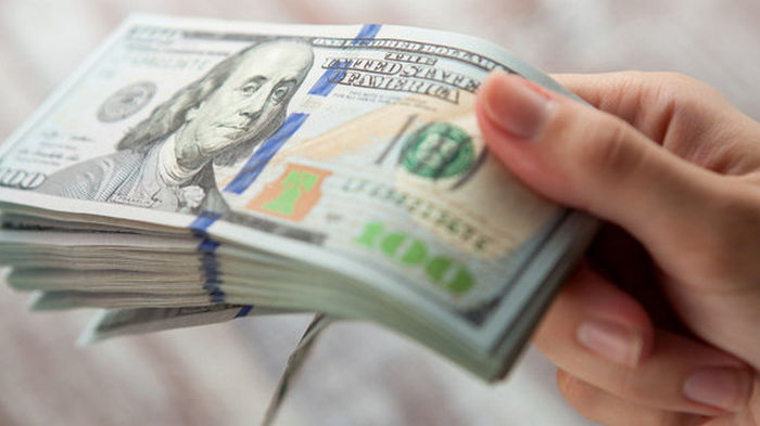 НБУ разрешил банкам продавать населению наличную валюту за безналичную гривню