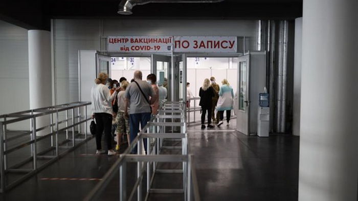 В Украине открыли почти 200 центров вакцинации